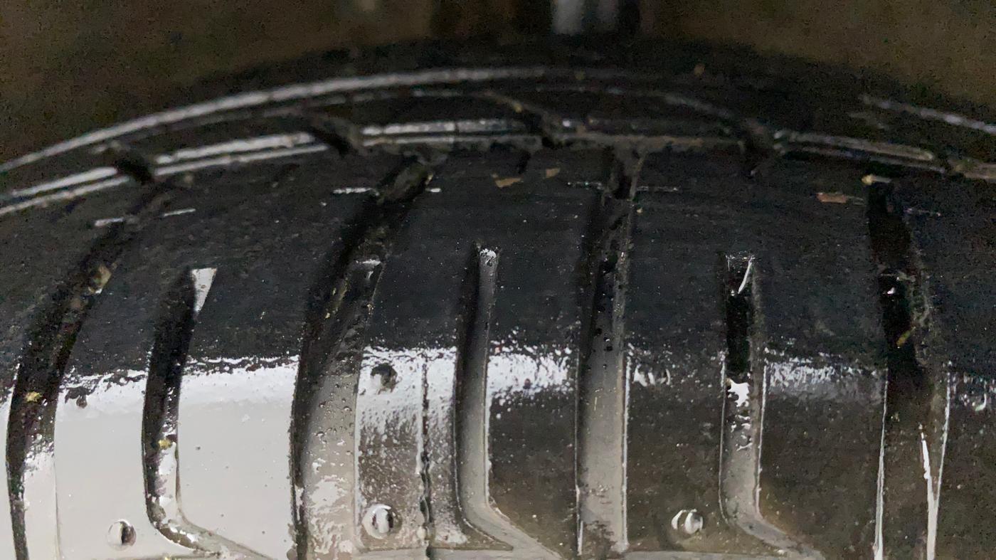 2012 Hyundai i20 MAGNA (O) 1.2, Petrol, Manual, 50,213 km, Right Front Tyre Tread