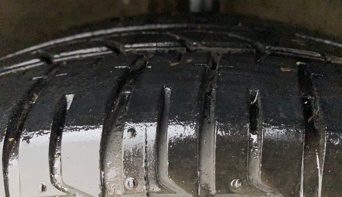 2012 Hyundai i20 MAGNA (O) 1.2, Petrol, Manual, 50,213 km, Right Front Tyre Tread