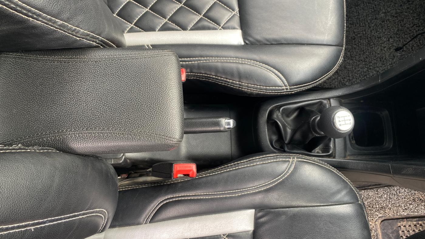 2017 Maruti Swift VXI, Petrol, Manual, 80,410 km, Gear Lever