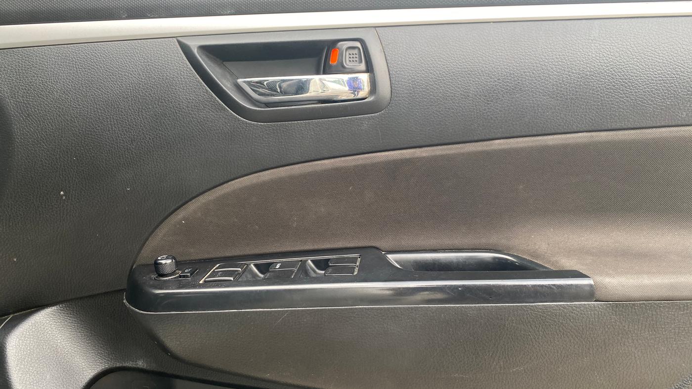 2017 Maruti Swift VXI, Petrol, Manual, 80,410 km, Driver Side Door Panels Control