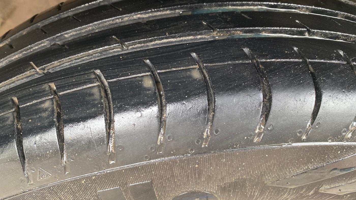2017 Maruti Swift VXI, Petrol, Manual, 80,410 km, Right Front Tyre Tread