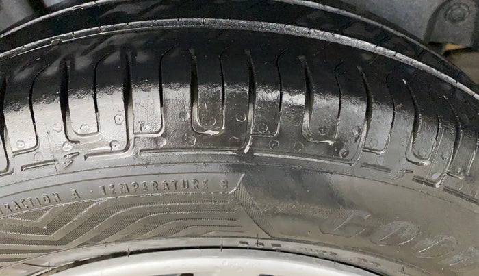 2015 Maruti Swift VDI ABS, Diesel, Manual, 87,121 km, Right Rear Tyre Tread