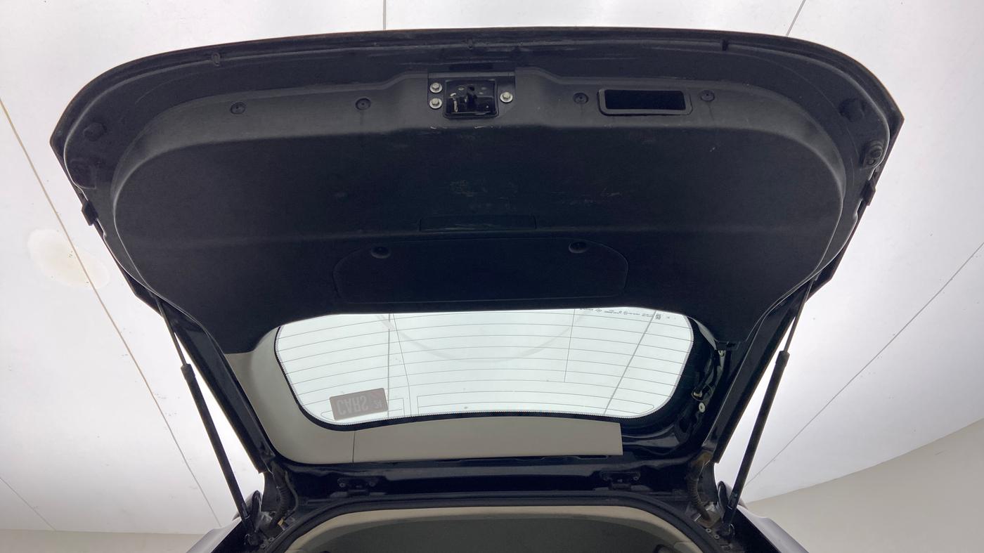 2018 Mahindra XUV500 W7, Diesel, Manual, 90,493 km, Boot Door Open