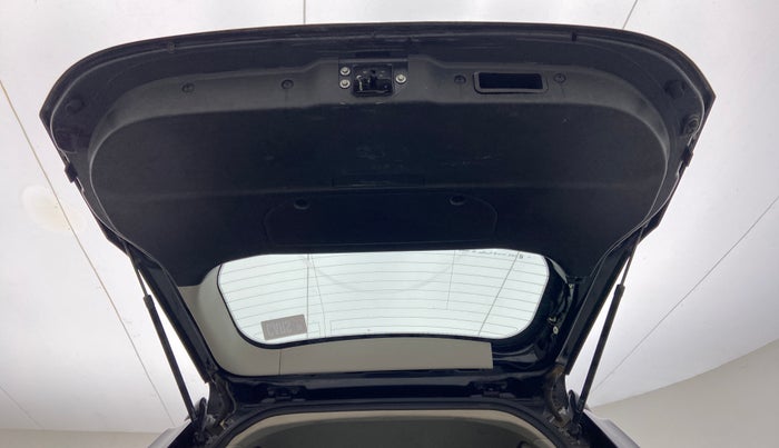 2018 Mahindra XUV500 W7, Diesel, Manual, 90,493 km, Boot Door Open