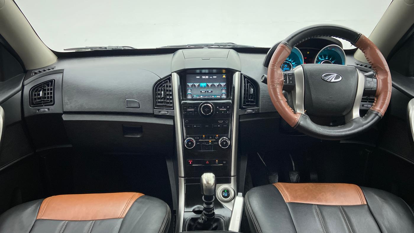 2018 Mahindra XUV500 W7, Diesel, Manual, 90,493 km, Dashboard
