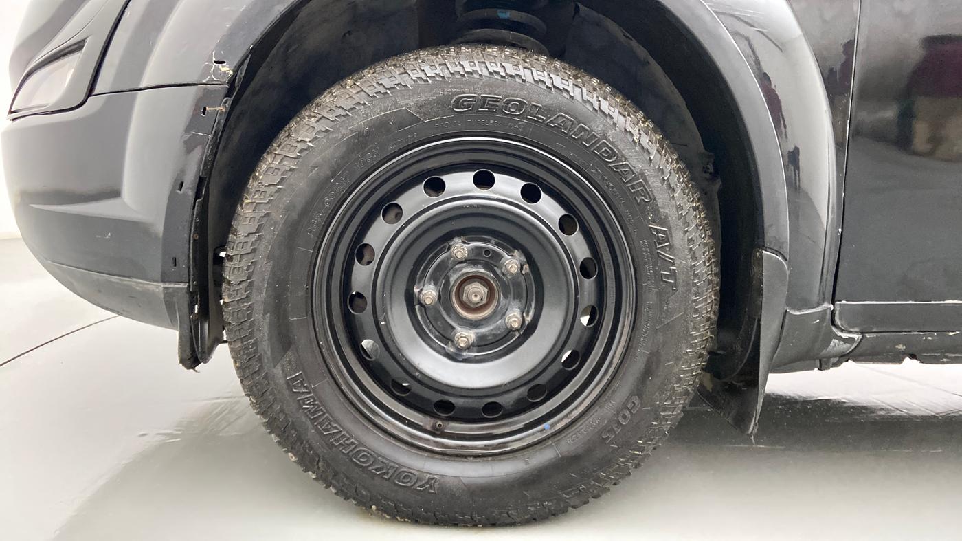 2018 Mahindra XUV500 W7, Diesel, Manual, 90,493 km, Left Front Wheel