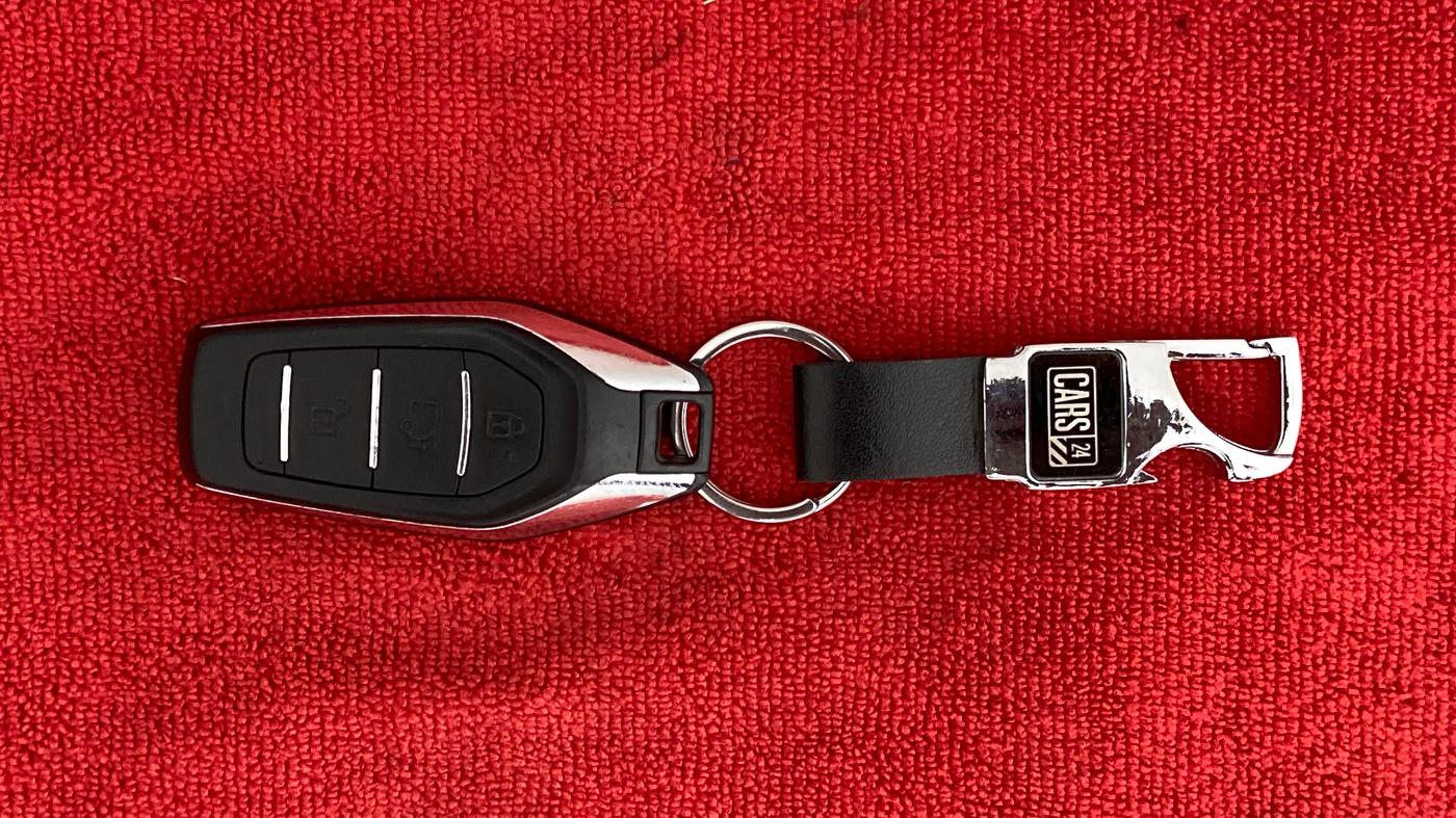 2018 Mahindra XUV500 W7, Diesel, Manual, 90,493 km, Key Close Up