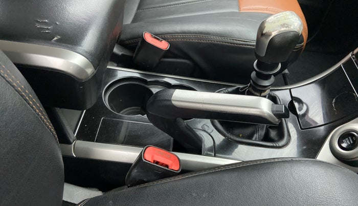 2018 Mahindra XUV500 W7, Diesel, Manual, 90,493 km, Gear Lever
