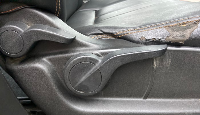 2018 Mahindra XUV500 W7, Diesel, Manual, 90,493 km, Driver Side Adjustment Panel