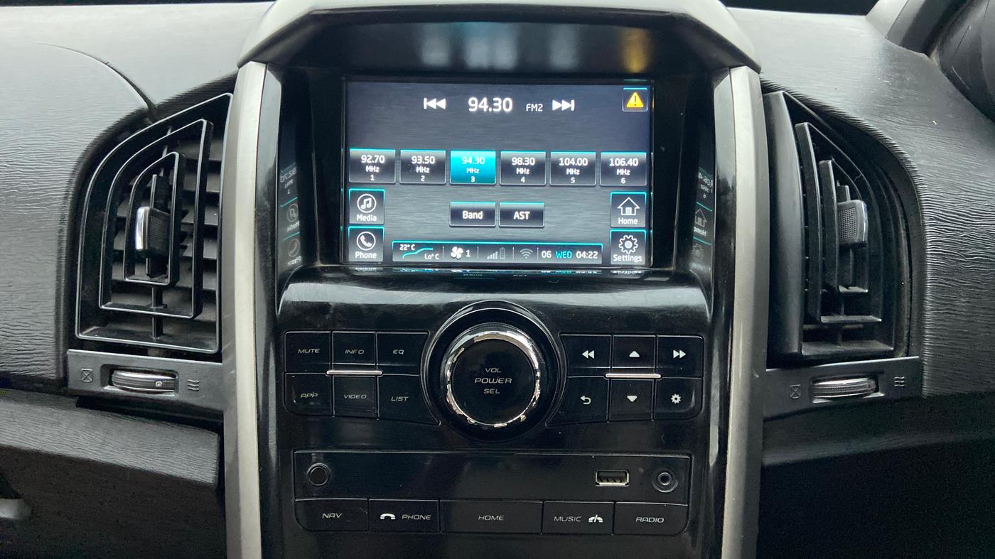 2018 Mahindra XUV500 W7, Diesel, Manual, 90,493 km, Infotainment System