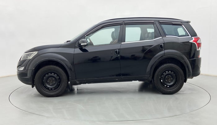 2018 Mahindra XUV500 W7, Diesel, Manual, 90,493 km, Left Side