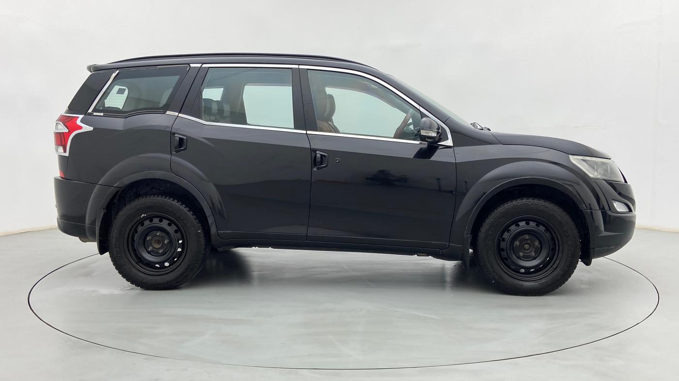 2018 Mahindra XUV500 W7, Diesel, Manual, 90,493 km, Right Side View