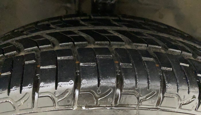 2010 Maruti Wagon R 1.0 VXI, Petrol, Manual, 84,625 km, Right Front Tyre Tread