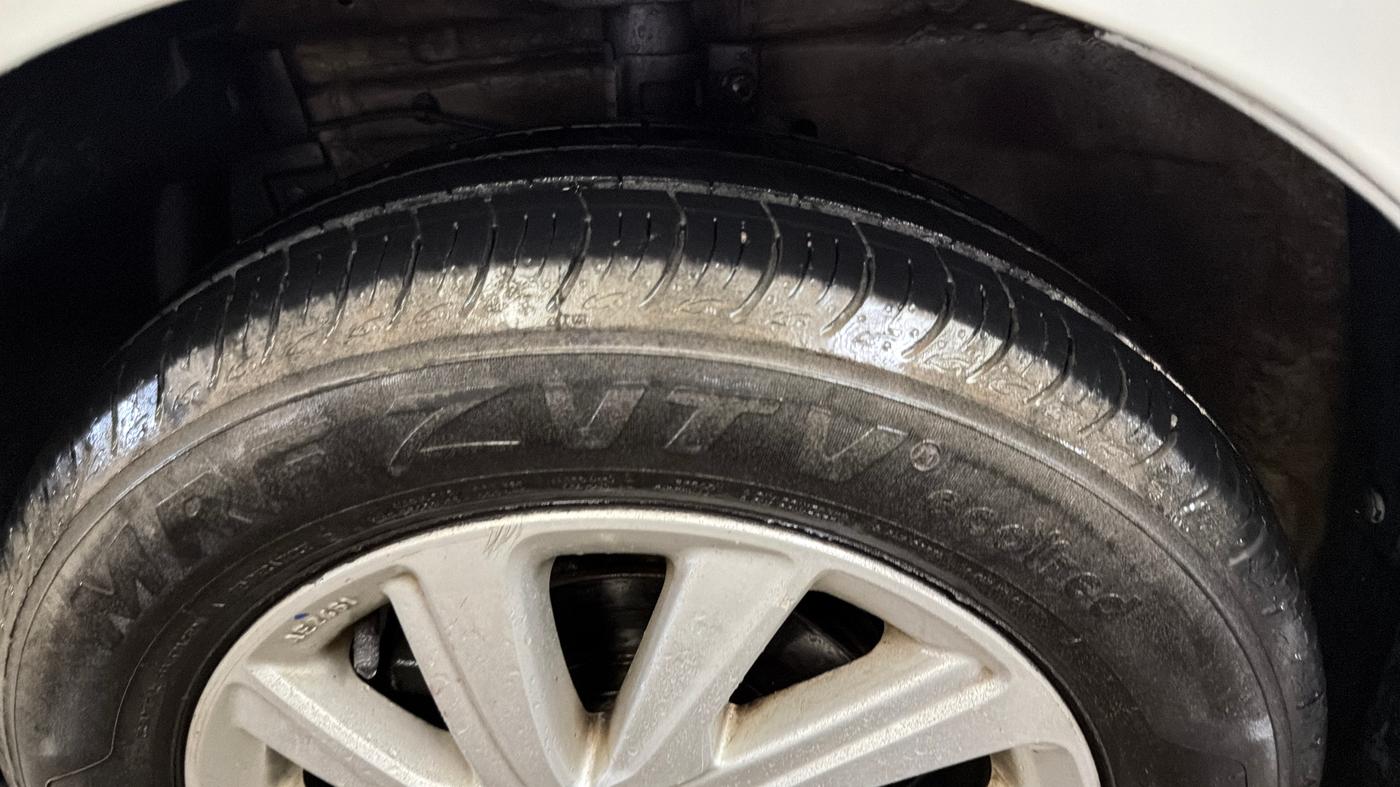 2015 Maruti Swift Dzire ZXI, Petrol, Manual, 55,662 km, Left Front Tyre Tread