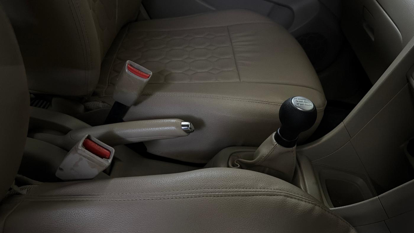 2015 Maruti Swift Dzire ZXI, Petrol, Manual, 55,662 km, Gear Lever