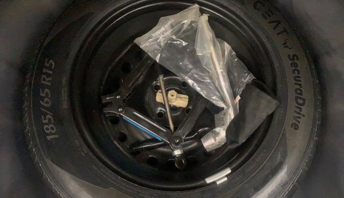 2017 Hyundai Verna 1.6 VTVT SX (O) AT, Petrol, Automatic, 34,773 km, Spare Tyre