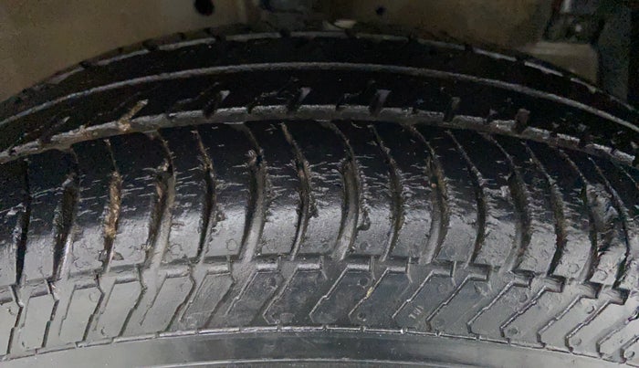 2015 Maruti Swift Dzire VXI 1.2 BS IV, Petrol, Manual, 23,976 km, Right Front Tyre Tread