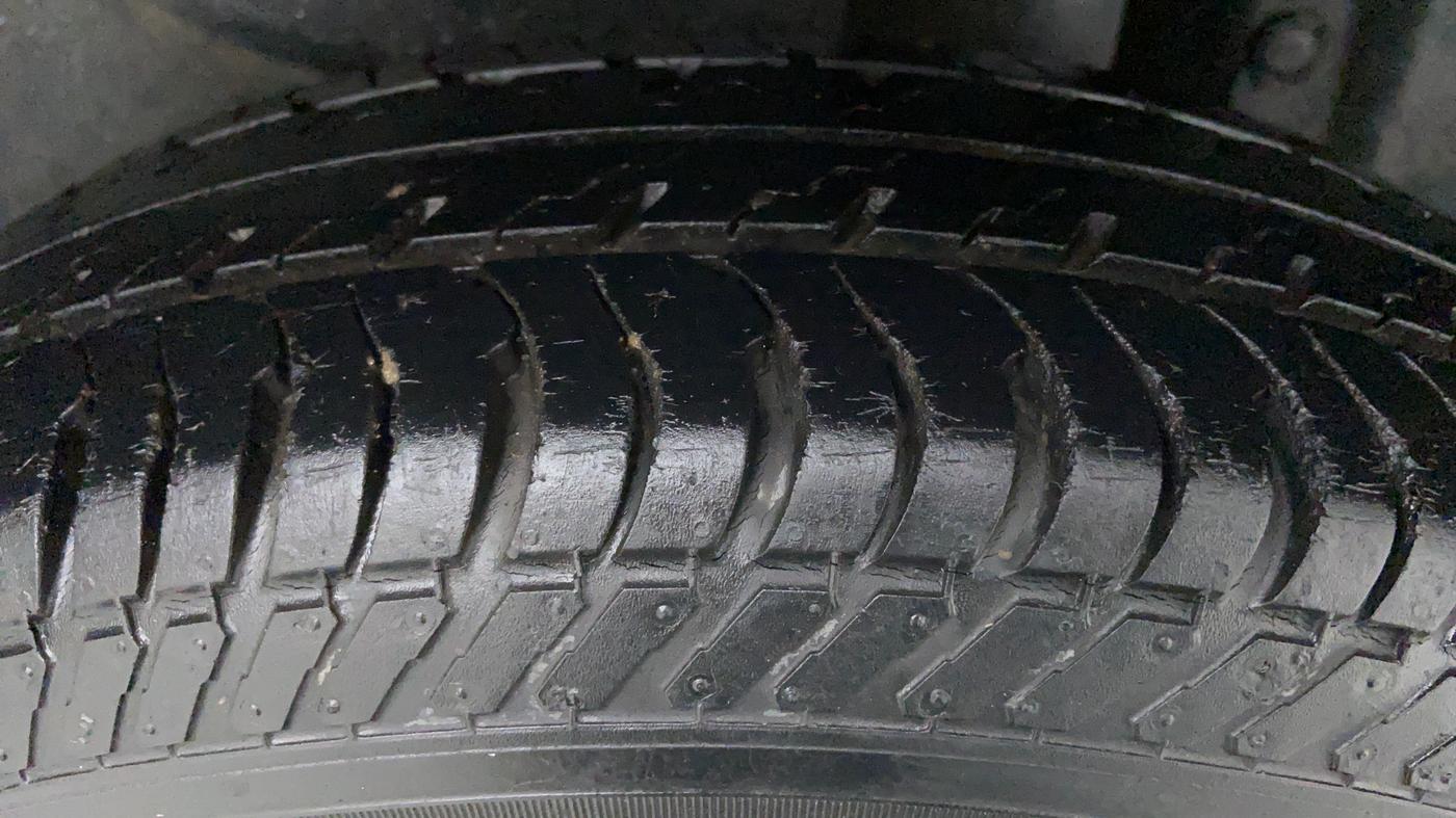 2015 Maruti Swift Dzire VXI 1.2 BS IV, Petrol, Manual, 23,976 km, Left Rear Tyre Tread