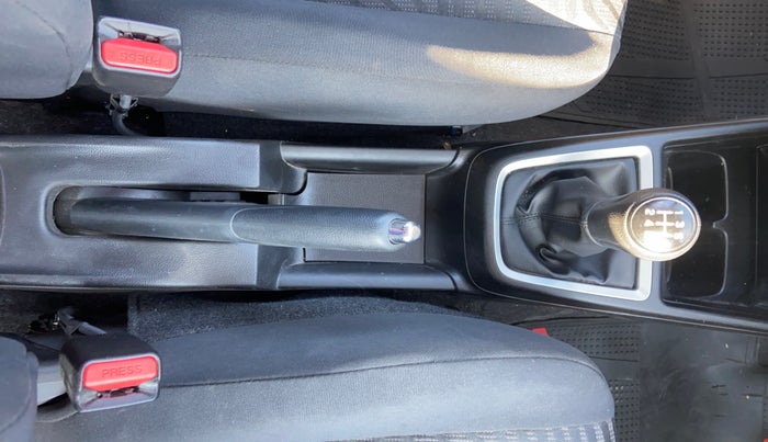 2024 Maruti Swift VXI, Petrol, Manual, 6,703 km, Gear Lever