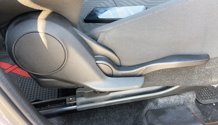 2024 Maruti Swift VXI, Petrol, Manual, 6,703 km, Driver Side Adjustment Panel