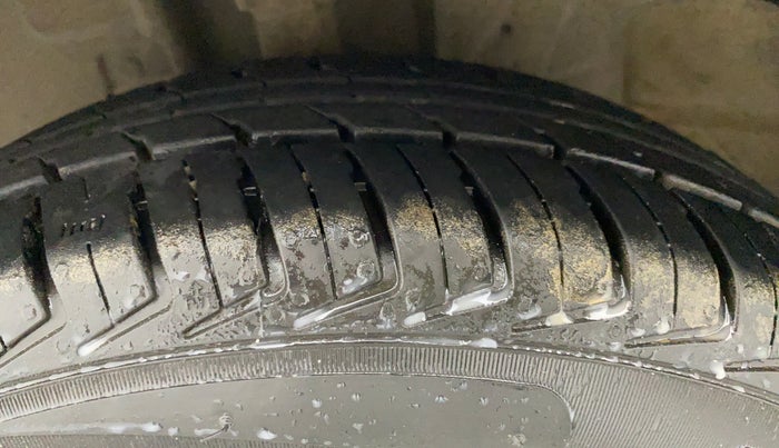 2019 Datsun Redi Go A, Petrol, Manual, 84,432 km, Left Front Tyre Tread