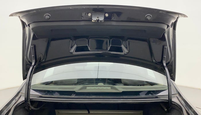 2011 Volkswagen Vento TRENDLINE 1.6, Petrol, Manual, 37,237 km, Boot Door Open