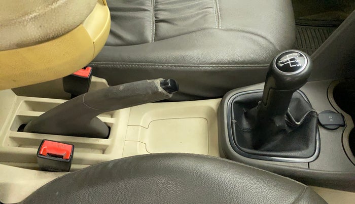 2011 Volkswagen Vento TRENDLINE 1.6, Petrol, Manual, 37,237 km, Gear Lever