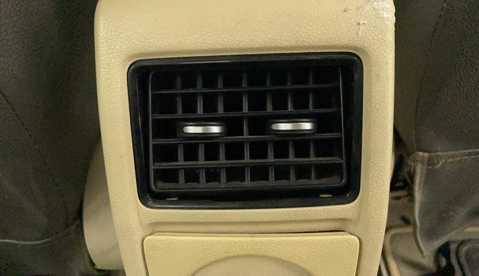 2011 Volkswagen Vento TRENDLINE 1.6, Petrol, Manual, 37,237 km, Rear AC Vents