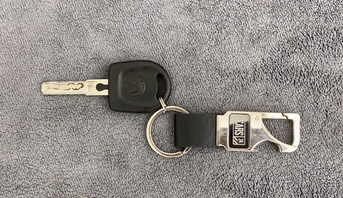 2011 Volkswagen Vento TRENDLINE 1.6, Petrol, Manual, 37,237 km, Key Close Up