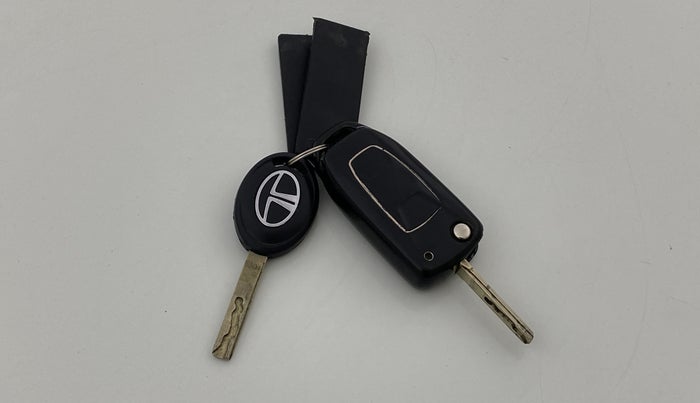 2023 Tata Tiago XTA PETROL, Petrol, Automatic, 37,806 km, Key Close Up