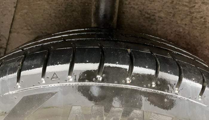 2014 Hyundai Grand i10 SPORTZ 1.2 KAPPA VTVT, Petrol, Manual, 86,481 km, Right Rear Tyre Tread