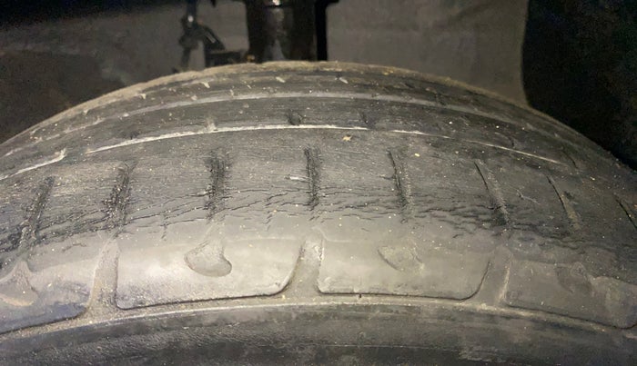 2017 Hyundai Grand i10 SPORTZ 1.2 KAPPA VTVT, Petrol, Manual, 41,915 km, Right Front Tyre Tread