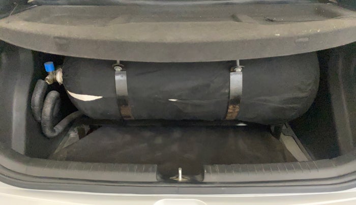 2017 Hyundai Elite i20 SPORTZ 1.2, CNG, Manual, 64,519 km, Boot Inside