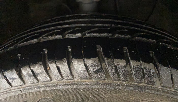 2017 Hyundai Elite i20 SPORTZ 1.2, CNG, Manual, 64,519 km, Right Front Tyre Tread