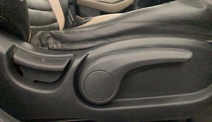 2017 Hyundai Elite i20 SPORTZ 1.2, CNG, Manual, 64,519 km, Driver Side Adjustment Panel