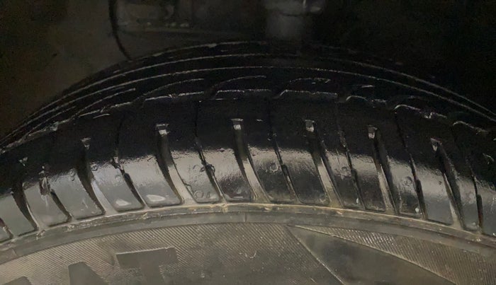 2017 Hyundai Elite i20 SPORTZ 1.2, CNG, Manual, 64,519 km, Left Front Tyre Tread