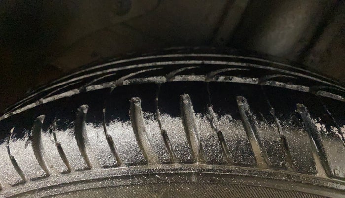 2017 Hyundai Elite i20 SPORTZ 1.2, CNG, Manual, 64,519 km, Right Rear Tyre Tread