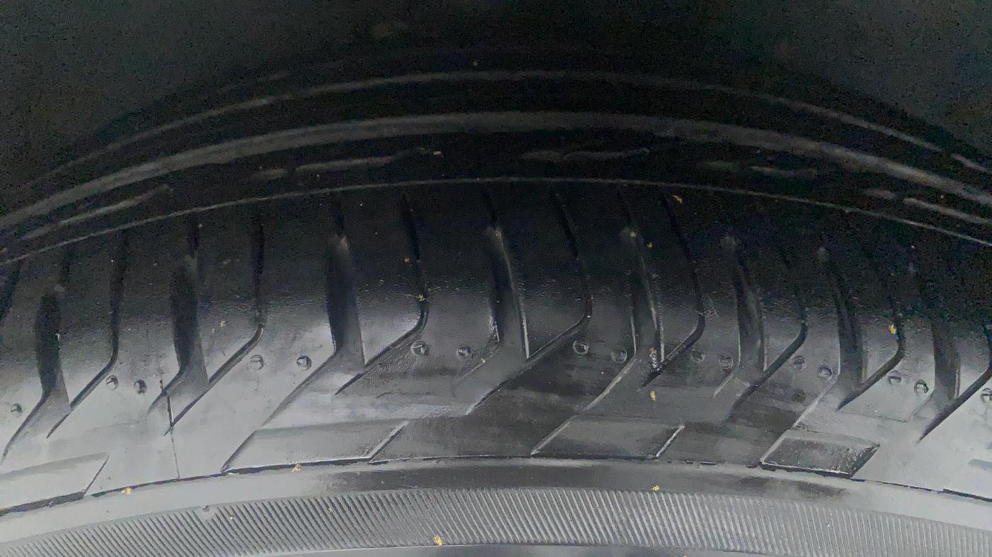 2017 Toyota Corolla Altis 1.8 G, Petrol, Manual, 21,248 km, Right Front Tyre Tread
