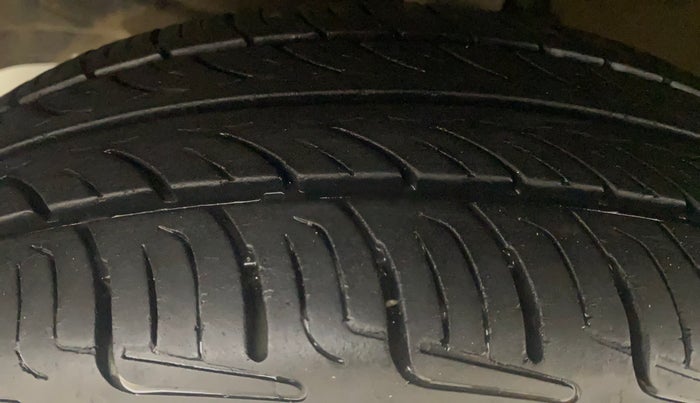 2016 Maruti Wagon R 1.0 VXI AMT, Petrol, Automatic, 85,608 km, Left Front Tyre Tread