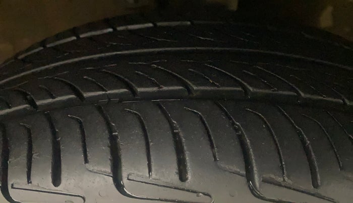 2016 Maruti Wagon R 1.0 VXI AMT, Petrol, Automatic, 85,608 km, Right Front Tyre Tread