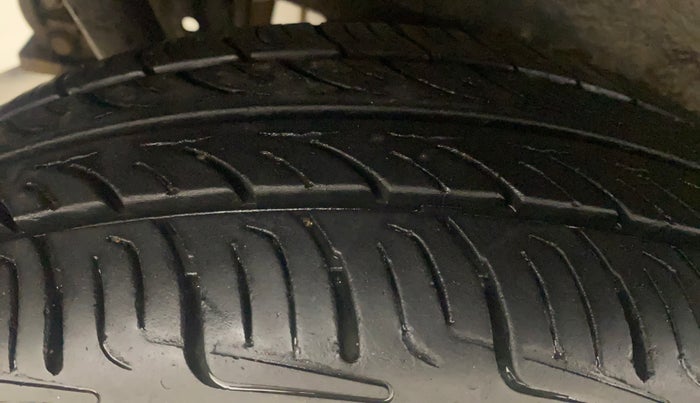 2016 Maruti Wagon R 1.0 VXI AMT, Petrol, Automatic, 85,608 km, Right Rear Tyre Tread