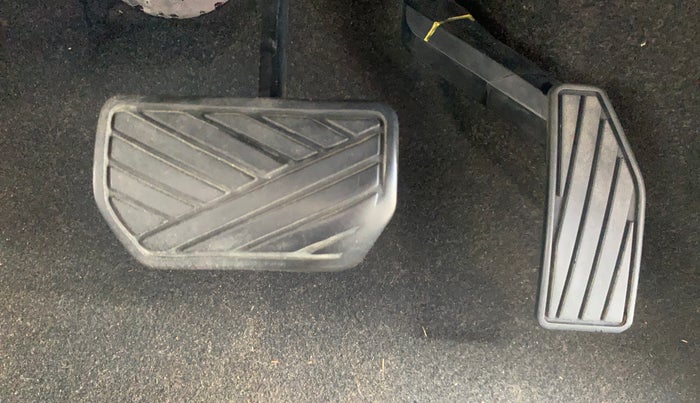 2016 Maruti Wagon R 1.0 VXI AMT, Petrol, Automatic, 85,608 km, Pedals