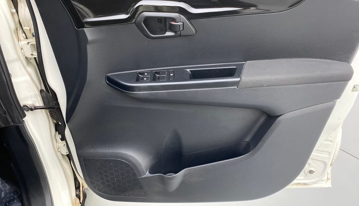 2018 Mahindra KUV 100 NXT K8 P 6 STR, Petrol, Manual, 9,303 km, Driver Side Door Panels Control