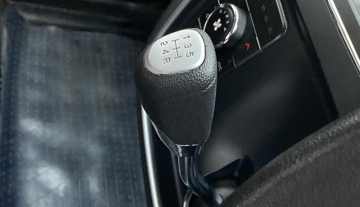 2018 Mahindra KUV 100 NXT K8 P 6 STR, Petrol, Manual, 9,303 km, Gear Lever