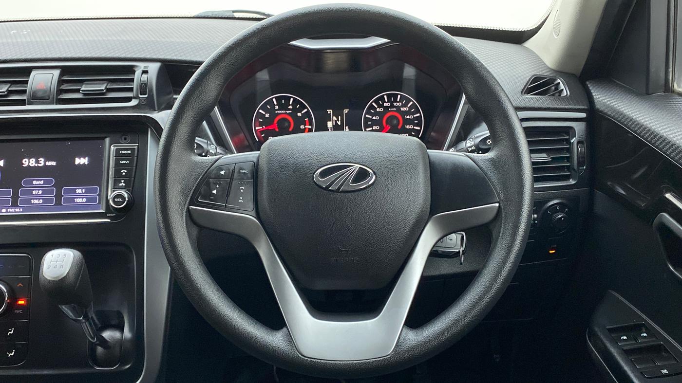 2018 Mahindra KUV 100 NXT K8 P 6 STR, Petrol, Manual, 9,303 km, Steering Wheel Close Up