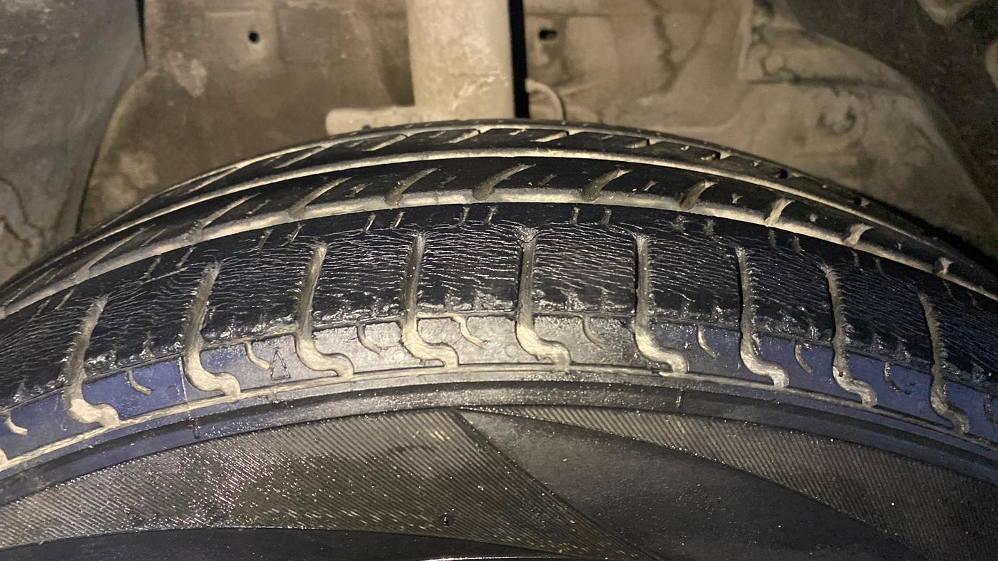 2016 Tata Bolt XM REVOTRON, Petrol, Manual, 37,290 km, Right Front Tyre Tread