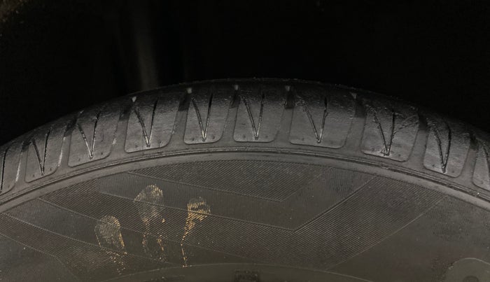 2018 Maruti Vitara Brezza ZDI PLUS, Diesel, Manual, 46,484 km, Right Rear Tyre Tread