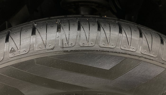 2018 Maruti Vitara Brezza ZDI PLUS, Diesel, Manual, 46,484 km, Left Front Tyre Tread