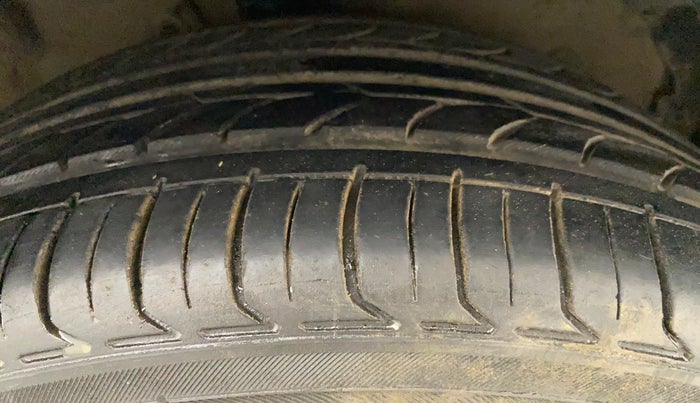 2013 Hyundai Verna FLUIDIC 1.6 VTVT SX OPT, Petrol, Manual, 91,163 km, Right Front Tyre Tread