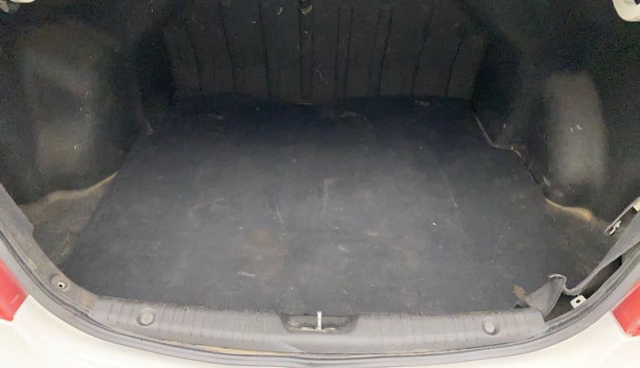 2013 Hyundai Verna FLUIDIC 1.6 VTVT SX OPT, Petrol, Manual, 91,163 km, Boot Inside
